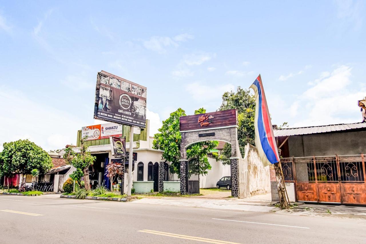 Oyo Life 90961 Lotu's Garden Syariah Hotel Tulungagung
